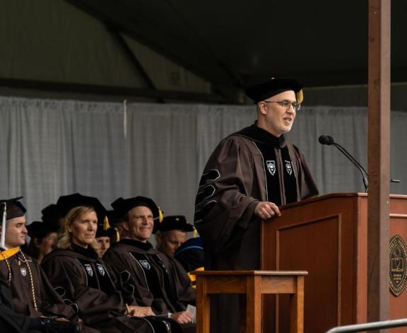 Scott Willoughby ’89 delivering the Commencement address at Sunday's undergraduate ceremony for the Class of 2024