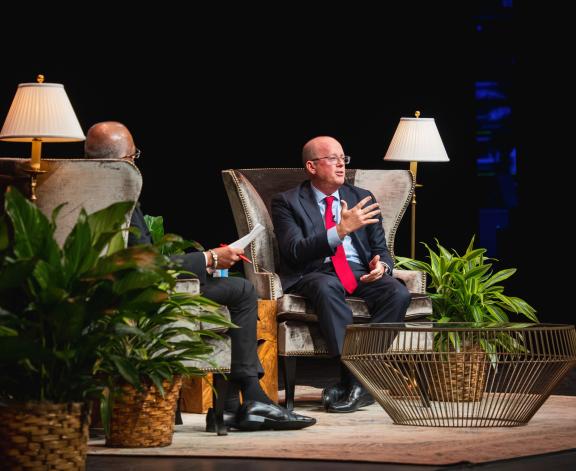 Dan Pietrzak '97 and Nandu Nayar, professor of finance, in conversation during 2024 Gruhn Lecture.