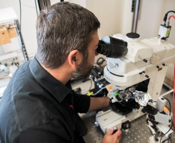 Neuroscientist Michael Burger in the lab